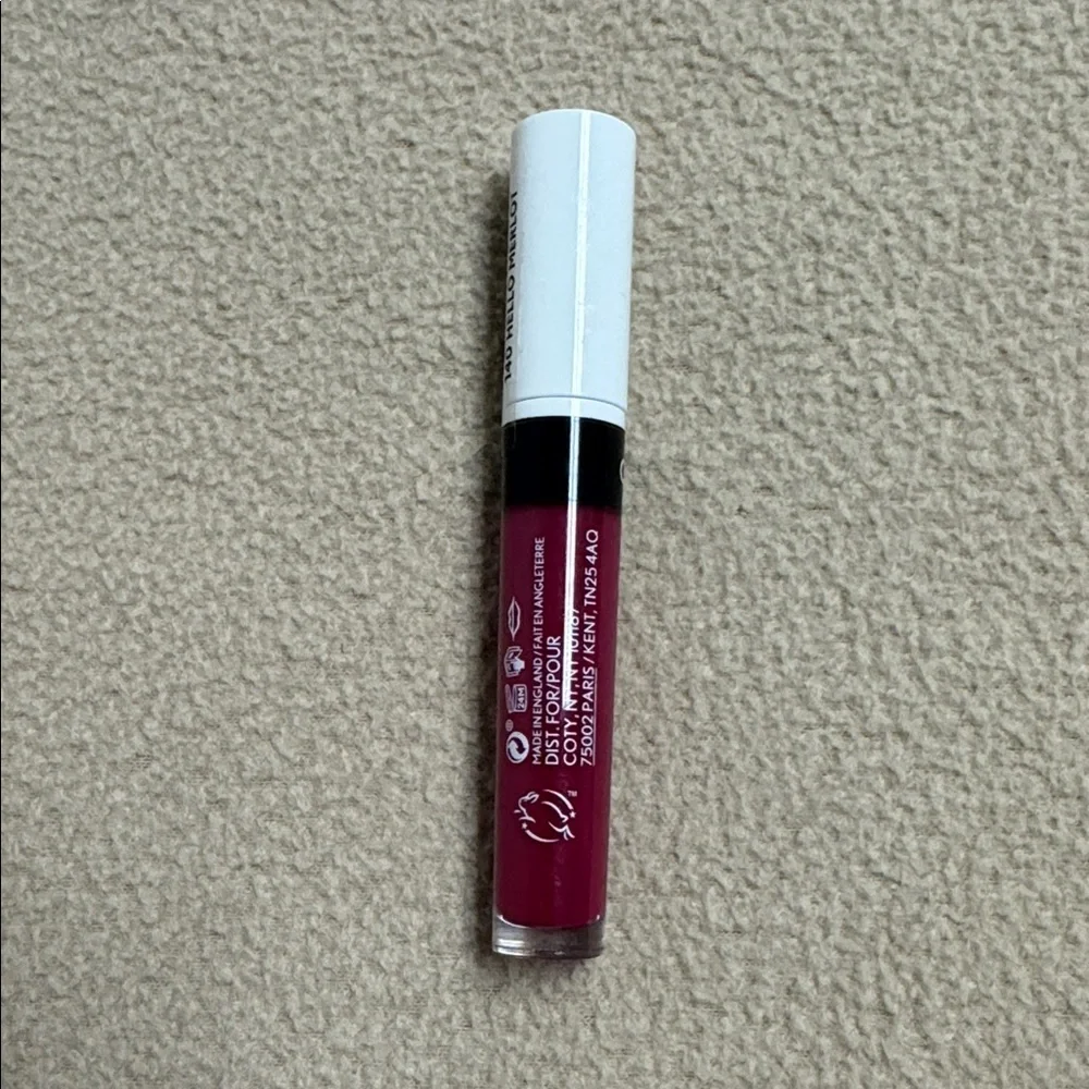140 COVERGIRL Outlast Ultimatte One Step Liquid Lip‎ Color - Hello Merlot